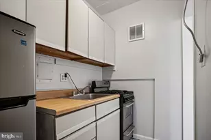 1 Scott Cir NW, Washington, DC 20036 - Photo 13