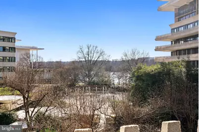 700 New Hampshire Avenue NW #421, Washington, DC 20037 - Photo 1