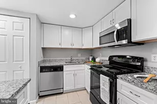 1124 25th St NW, Washington, DC 20037 - Photo 3