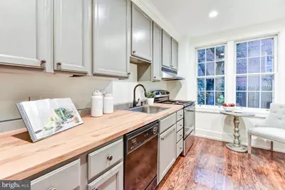 106 7th Street SE, Washington, DC 20003 - Photo 5