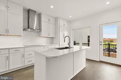 39 Lower Service Court NW, Washington, DC 20001 - Photo 3