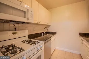 2400 41st St NW, Washington, DC 20007 - Photo 11