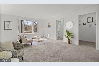 2400 41st Street NW #312, Washington, DC 20007 - Photo 3