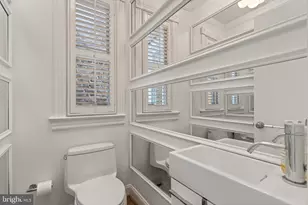 1381 North Carolina Ave NE, Washington, DC 20002 - Photo 9