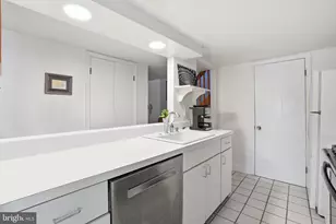 301 G St NE, Washington, DC 20002 - Photo 5