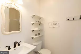 301 7th St NE, Washington, DC 20002 - Photo 43