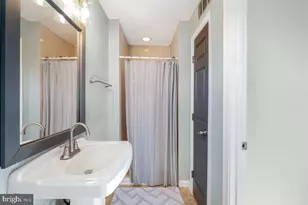 1377 K St SE, Washington, DC 20003 - Photo 21