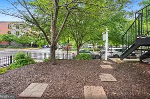 1377 K St SE, Washington, DC 20003 - Photo 25