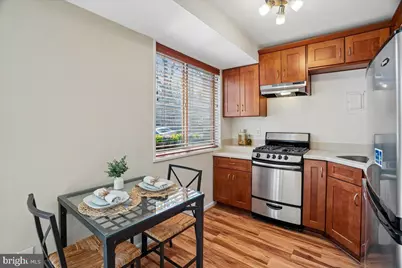 2710 Macomb Street NW #111, Washington, DC 20008 - Photo 9