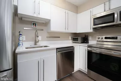 2111 Wisconsin Avenue NW #512, Washington, DC 20007 - Photo 3