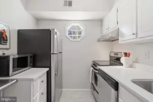 1833 Biltmore St NW, Washington, DC 20009 - Photo 15