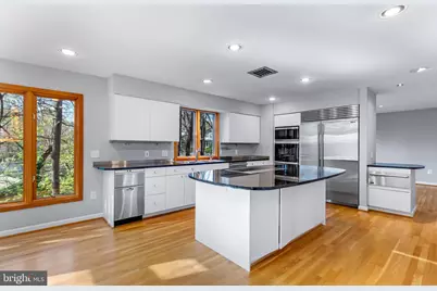 5211 Macarthur Terrace NW, Washington, DC 20016 - Photo 9