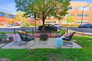 423 L St SE, Washington, DC 20003 - Photo 59