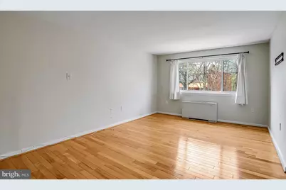 4555 Macarthur Boulevard NW #103, Washington, DC 20007 - Photo 3