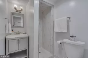 239 8th St NE, Washington, DC 20002 - Photo 35