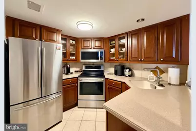 1080 Wisconsin Avenue NW #2004, Washington, DC 20007 - Photo 11