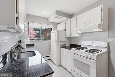 2325 42nd Street NW #321, Washington, DC 20007 - Photo 9