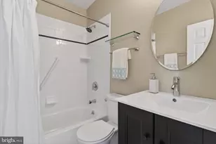 110 6th St SE, Washington, DC 20003 - Photo 27