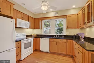 110 6th St SE, Washington, DC 20003 - Photo 17
