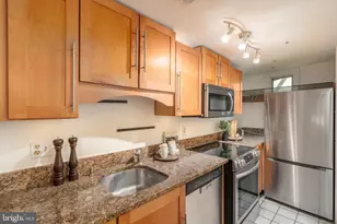 350 9th St SE, Washington, DC 20003 - Photo 13