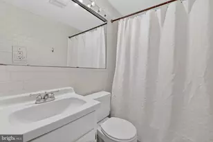 1944 Calvert St NW, Washington, DC 20009 - Photo 63