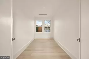 329 8th St NE, Washington, DC 20002 - Photo 27