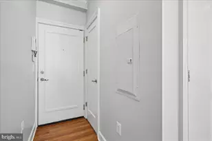 1121 24th St NW, Washington, DC 20037 - Photo 17