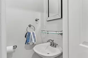 644 E St SE, Washington, DC 20003 - Photo 17