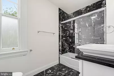 400 7th Street SE, Washington, DC 20003 - Photo 17