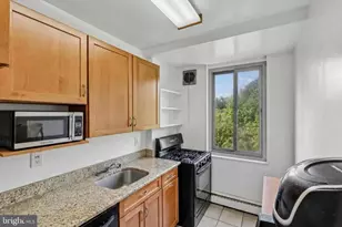 4200 Cathedral Ave NW, Washington, DC 20016 - Photo 21