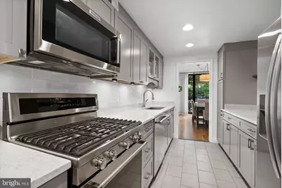 700 New Hampshire Avenue NW #105, Washington, DC 20037 - Photo 11