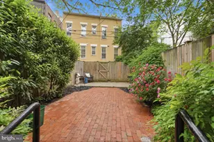 319 C St SE, Washington, DC 20003 - Photo 49