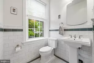 319 C St SE, Washington, DC 20003 - Photo 27