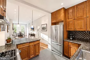 319 C St SE, Washington, DC 20003 - Photo 13