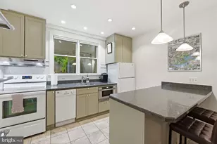 319 C St SE, Washington, DC 20003 - Photo 47