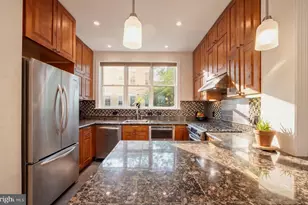 319 C St SE, Washington, DC 20003 - Photo 17