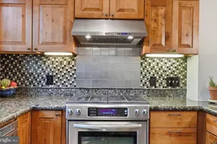 319 C St SE, Washington, DC 20003 - Photo 15