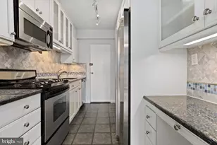 4201 Cathedral Ave NW, Washington, DC 20016 - Photo 7