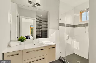 1337 K St SE, Washington, DC 20003 - Photo 25
