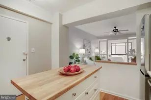 1 Scott Cir NW, Washington, DC 20036 - Photo 17