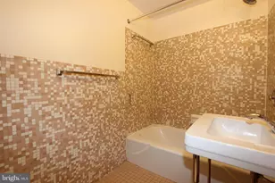 730 24th NW, Washington, DC 20037 - Photo 9