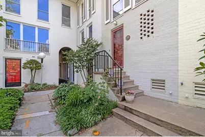 206 G Street SW, Washington, DC 20024 - Photo 1