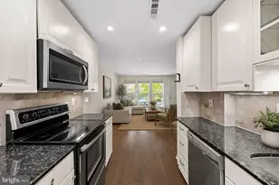 1105 Harvard St NW, Washington, DC 20009 - Photo 5