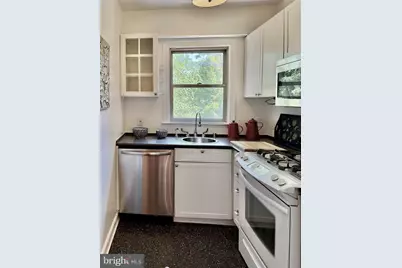 2500 Q Street NW #307, Washington, DC 20007 - Photo 17