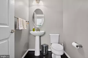 2526 Baldwin Cres NE, Washington, DC 20018 - Photo 27