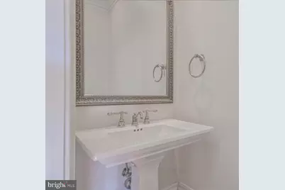 1935 Foxview Circle NW, Washington, DC 20007 - Photo 13