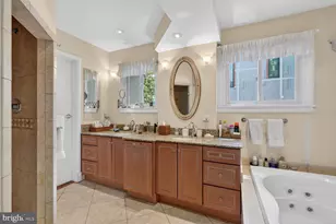 2260 48th St NW, Washington, DC 20007 - Photo 29