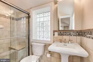 3233 Stephenson Pl NW, Washington, DC 20015 - Photo 17