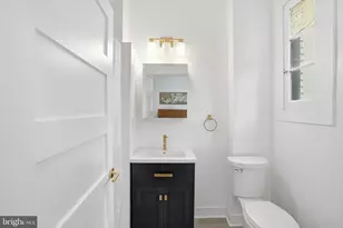 313 C St SE, Washington, DC 20003 - Photo 19