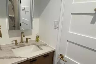 313 C St SE, Washington, DC 20003 - Photo 25